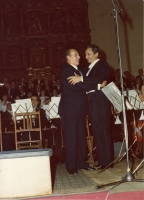 1976 diciembre 12. Escudero saluda al director en la reposición de Illeta en Bergara